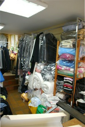 le rayonnage de stockage de la boutique